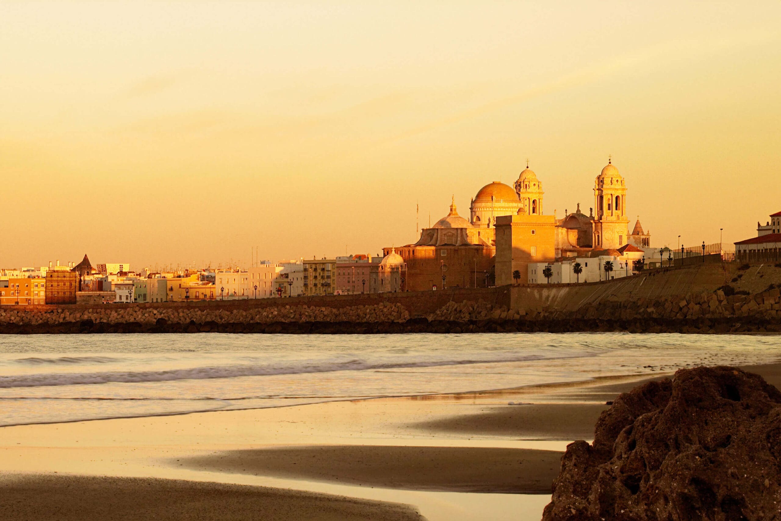 DESTINATION-SPAIN-HERO-City-view-Cadiz-Spain