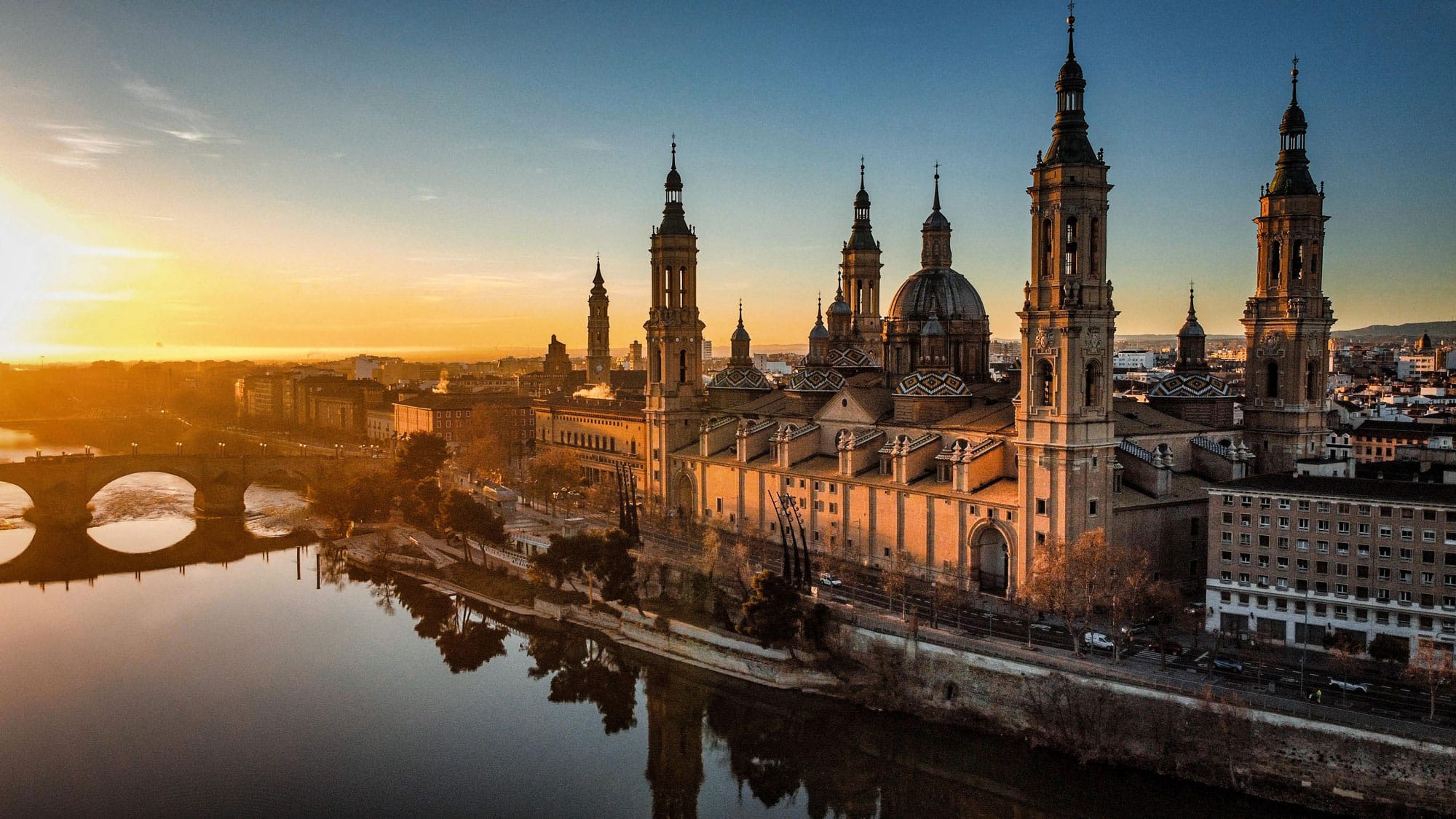 Catedral-and-River-Zaragoza-Spain-_-Cosmopolitours