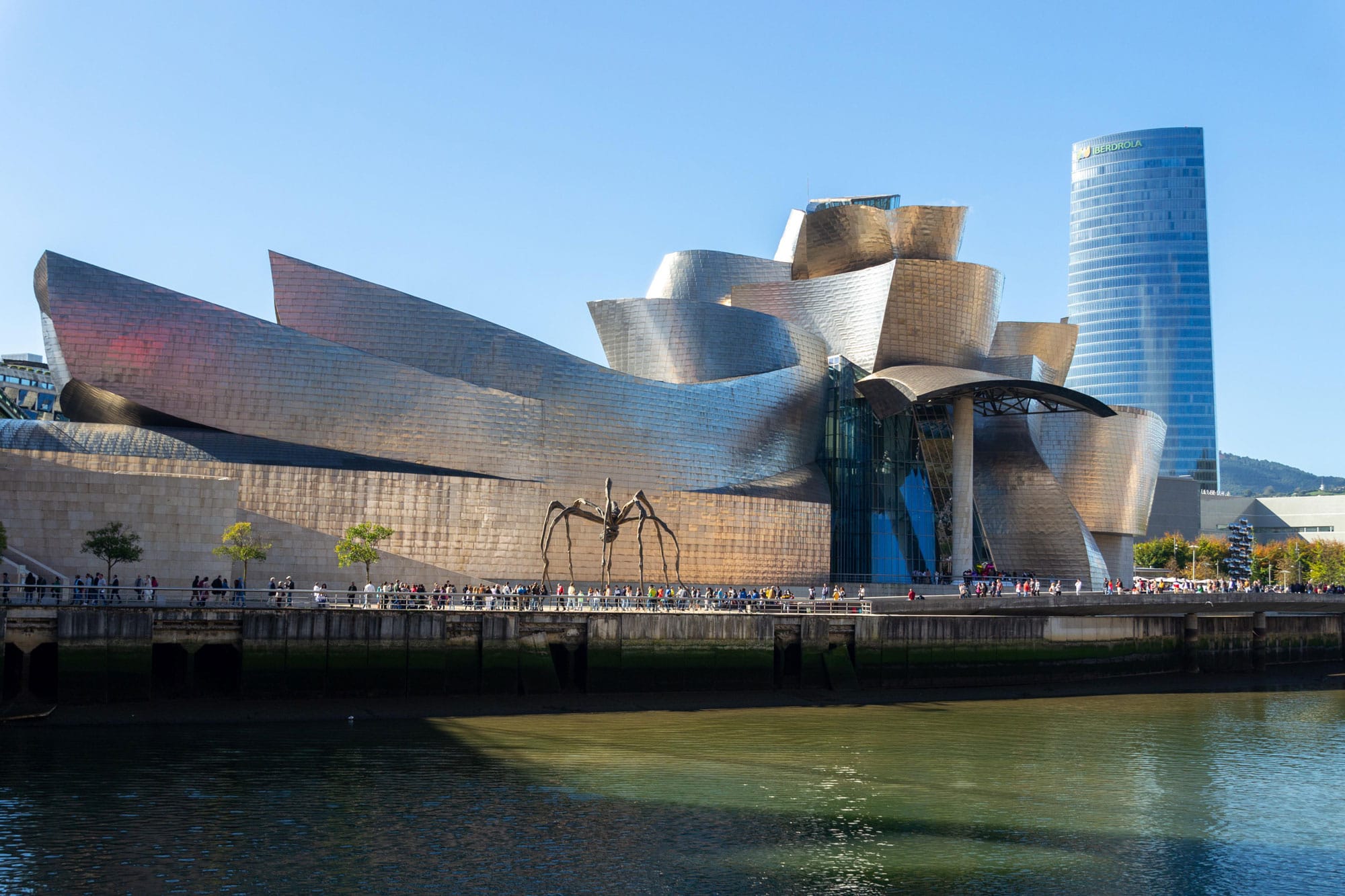 Guggenheim-Museum-Bilbao,-Spain-_-Cosmopolitours